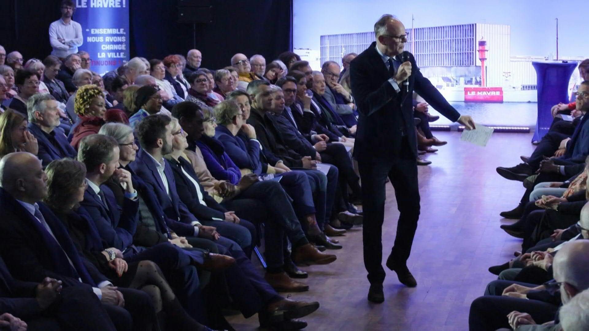 Video: Outgoing Le Havre mayor Philippe holds meeting before second round of elections