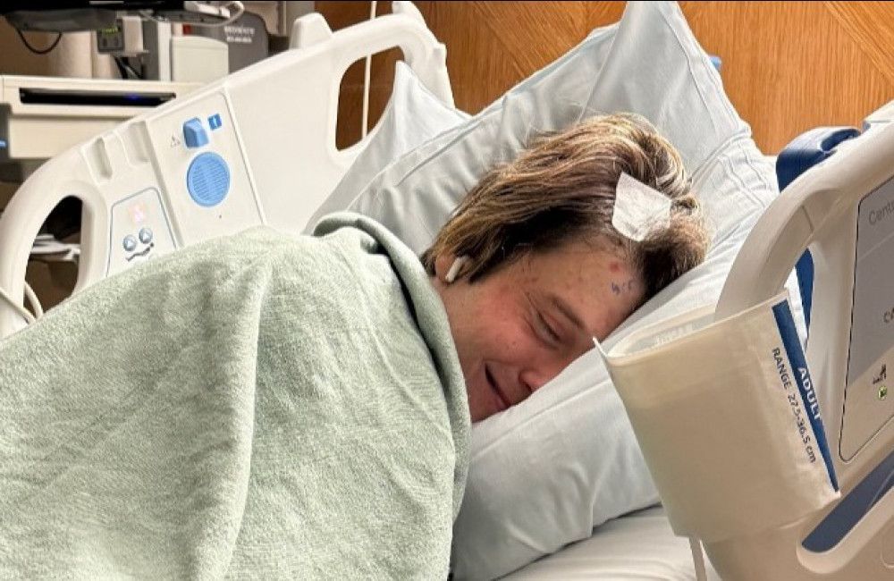 Tyler Henry passou por uma cirurgia para remover um tumor cerebral