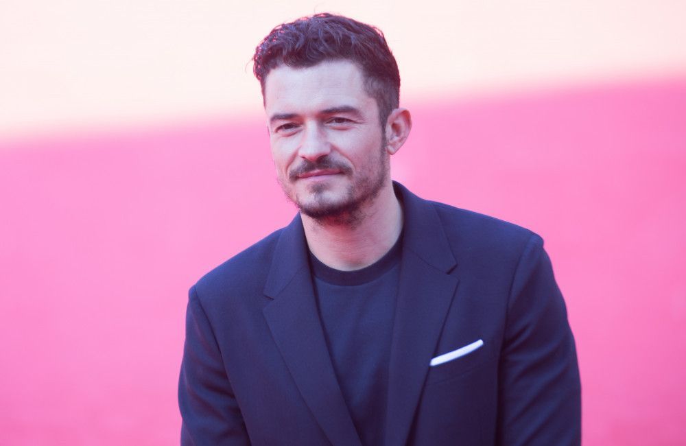 Orlando Bloom took himself 'too seriously' at the beginning of his career.