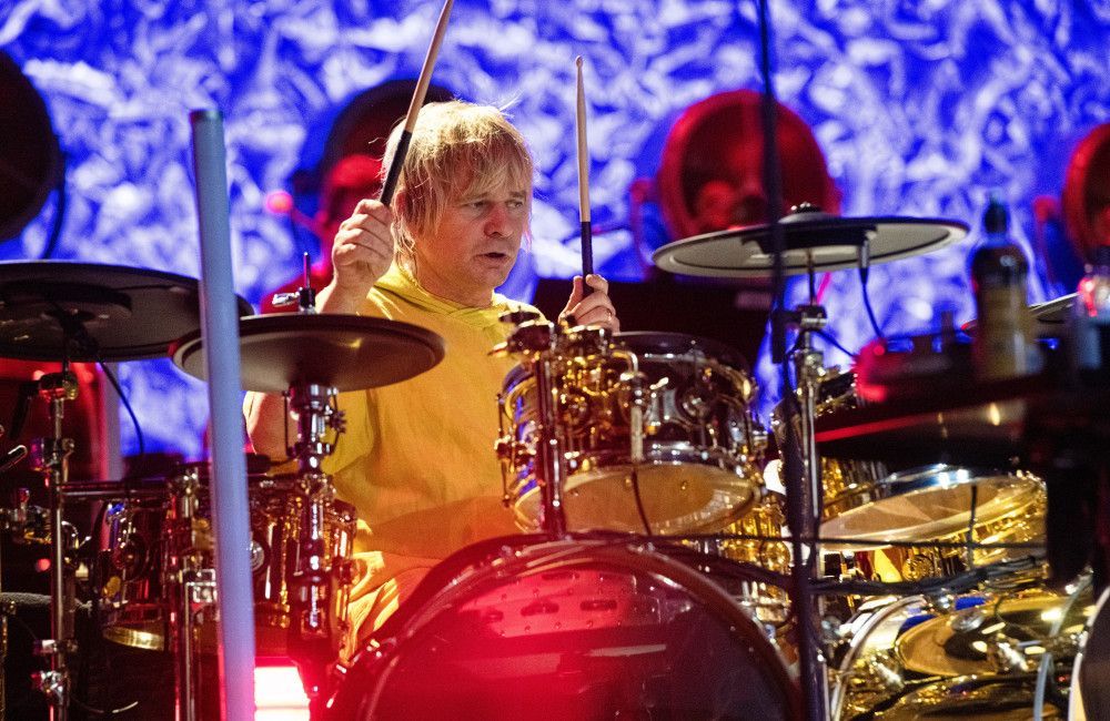 Zak Starkey gives stern advice to the new Oasis drummer