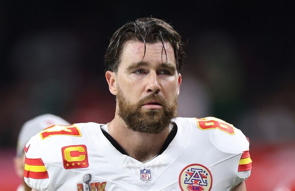 Travis Kelce admits he struggled preparing for Saturday Night Live because he 'can't really read that well'