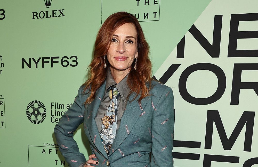 Julia Roberts believes that Hollywood is still dominated by men