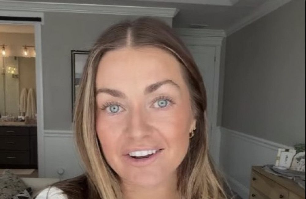 Lindsay Arnold is expecting her third child