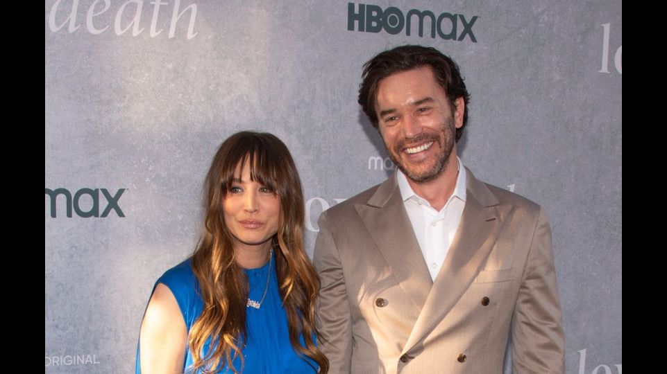 Kaley Cuoco bezeichnet getrennte Betten als ‚Gamechanger‘ für ihre Beziehung