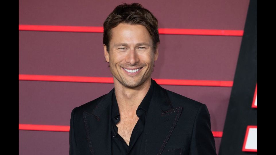 Glen Powell gibt verrückten Streich zu