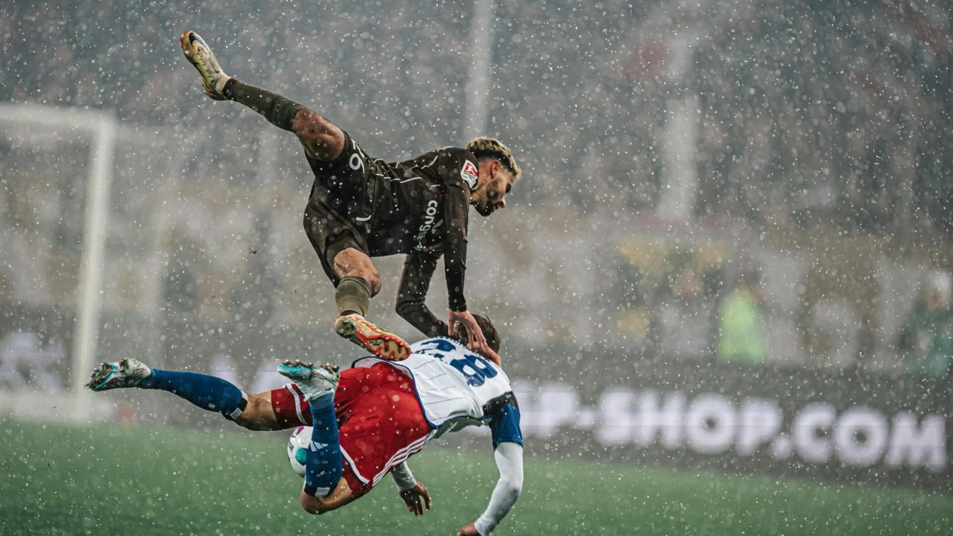 Slapstick und vier Tore: HSV holt Punkt im Stadtderby