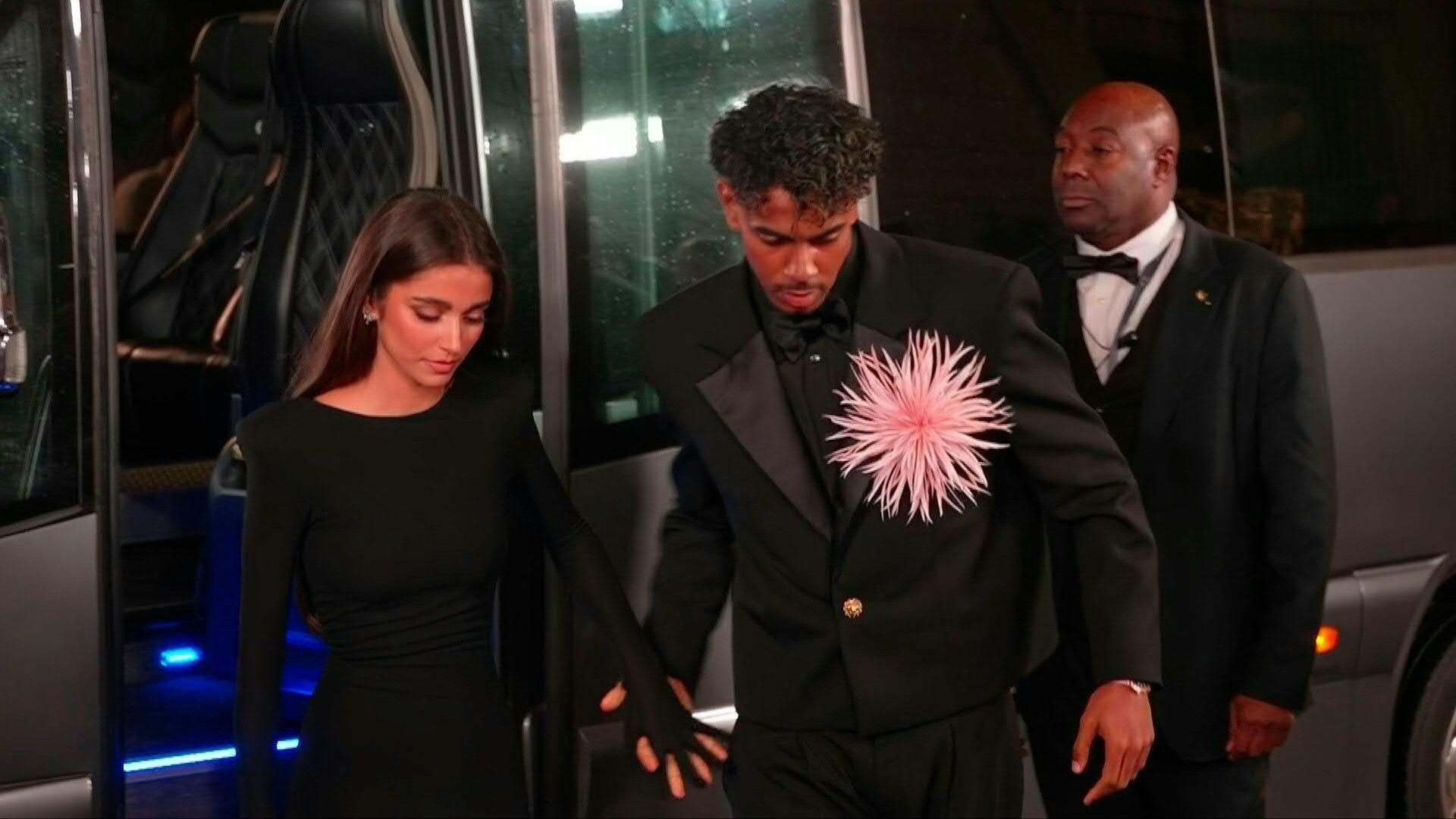 Video: Ballon d’Or: Stars um Kane und Yamal auf dem roten Teppich