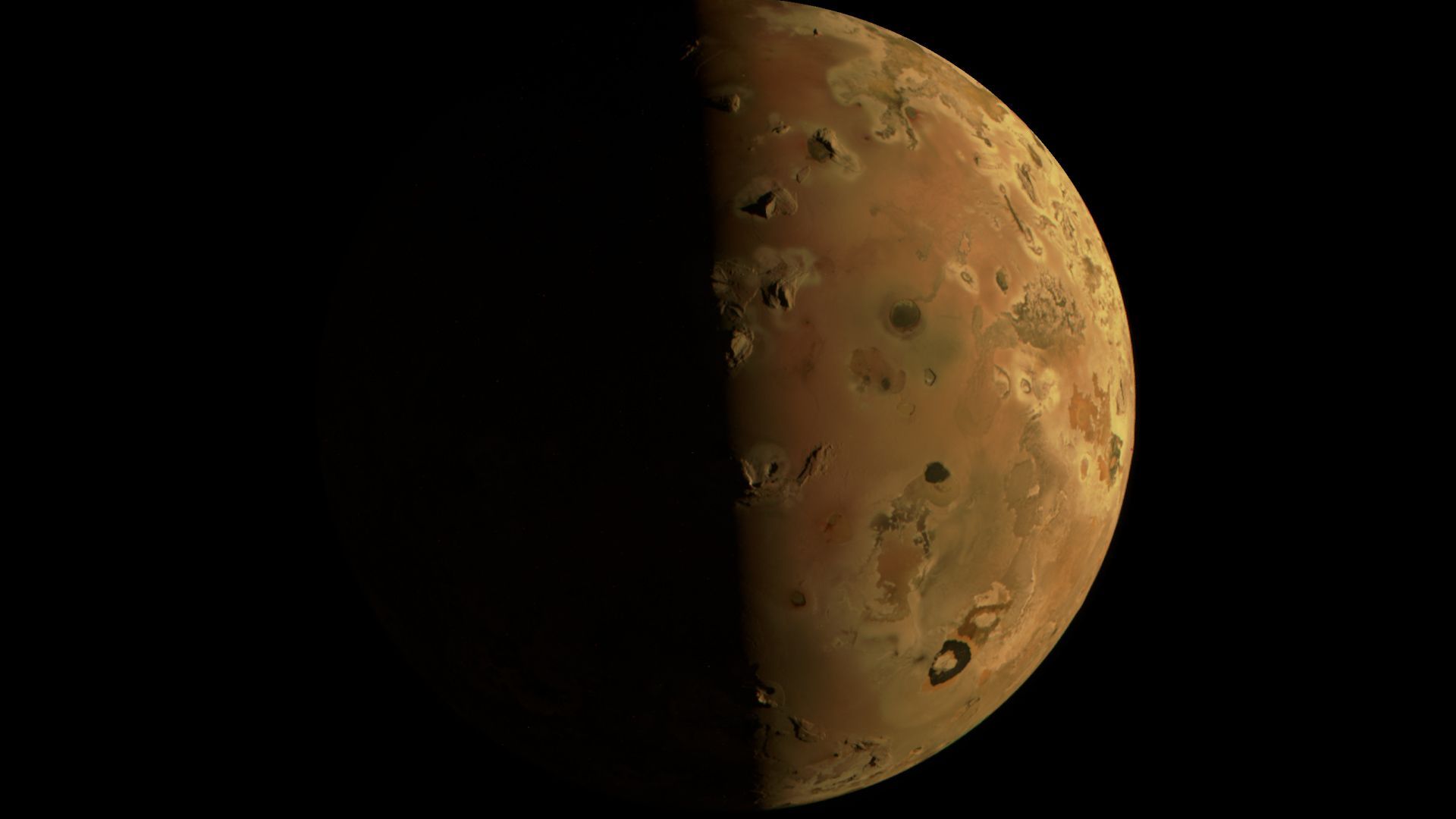Spektakuläre Bilder von Jupiters Vulkanmond: Juno-Sonde schickt Fotos, die sie aus nächster Nähe aufgenommen hat