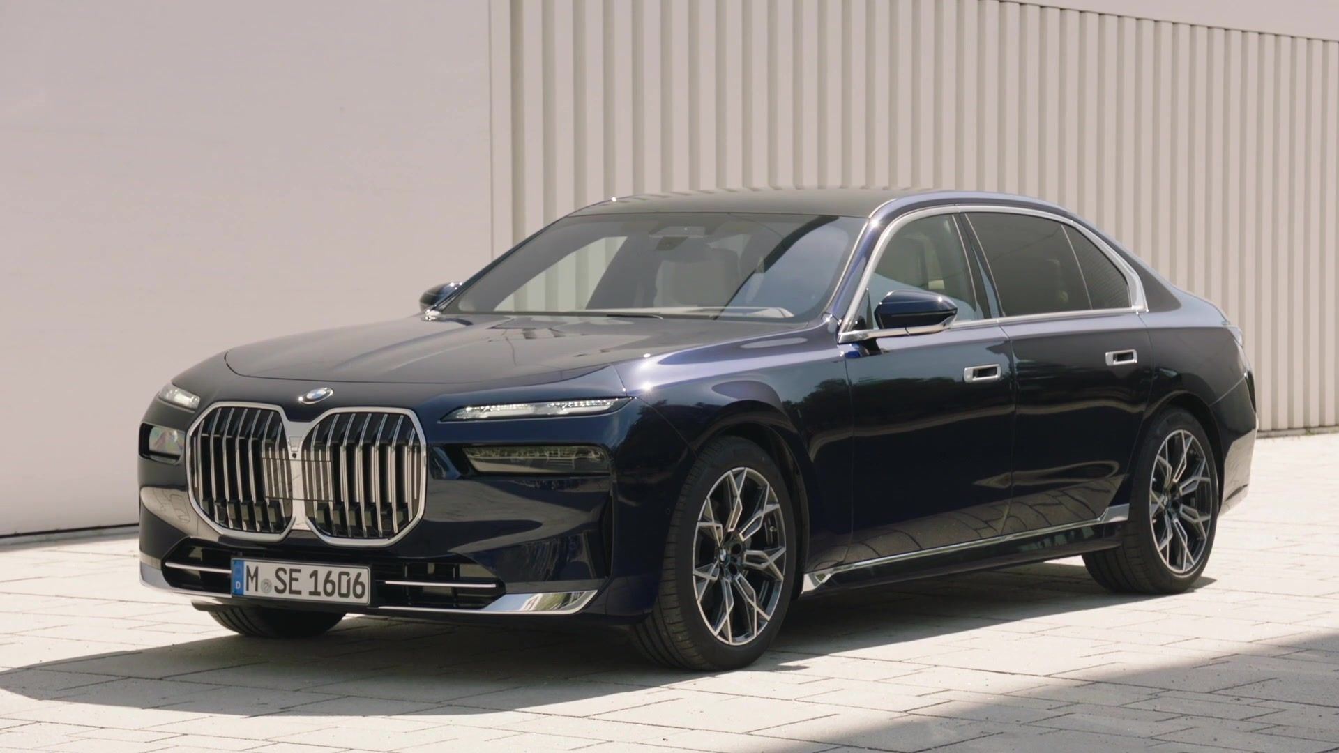 The BMW 7 Series - Inline six-cylinder diesel engine with state-of-the-art 48-volt mild hybrid technology