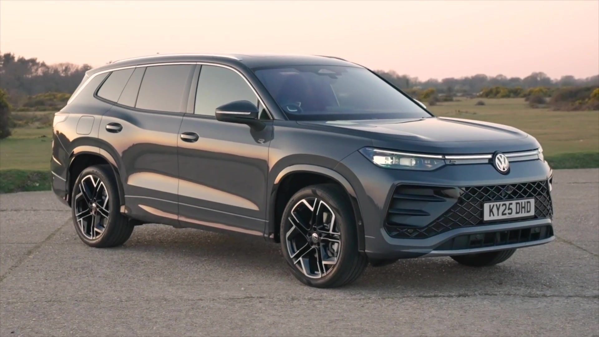Nowy Volkswagen Tayron - duży SUV do wszystkiego dla rodziny, czasu wolnego i biznesowych podróży długodystansowych