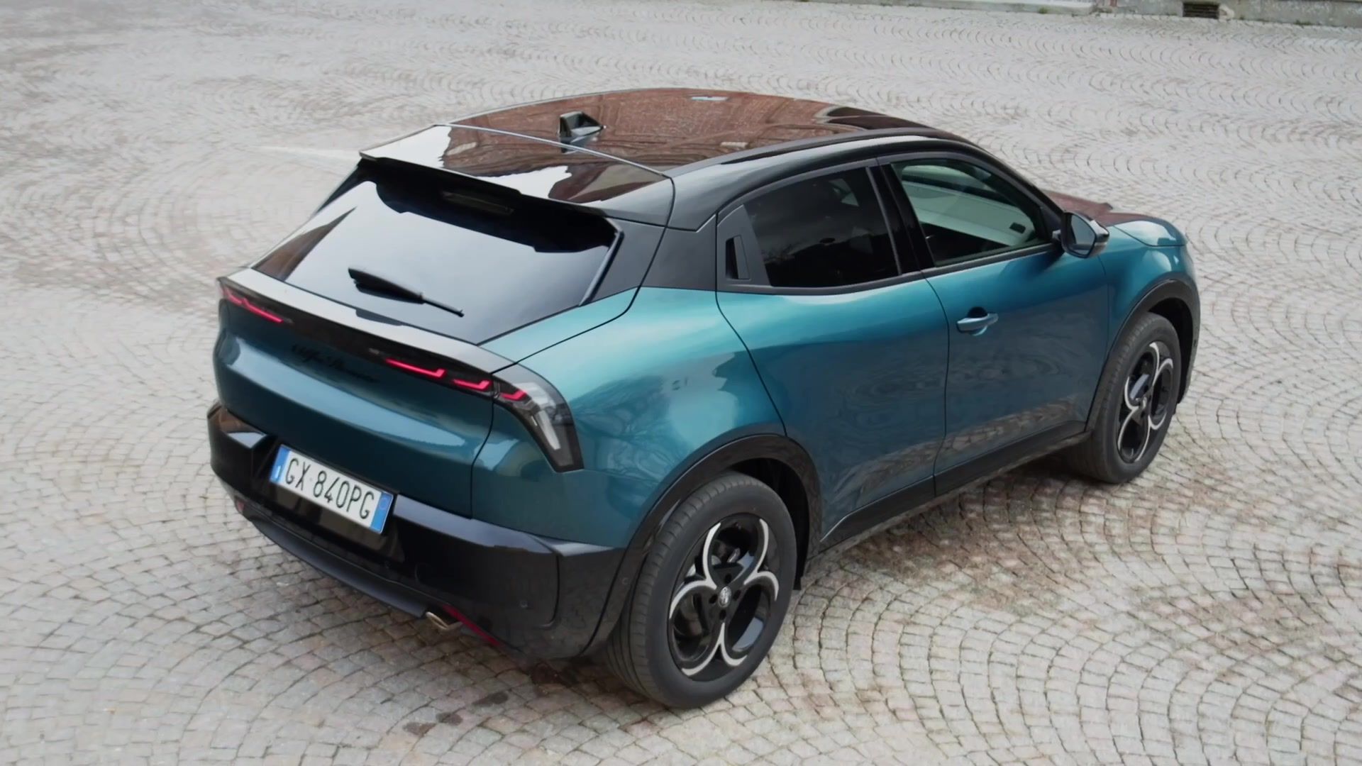 The new Alfa Romeo Junior Ibrida Q4 - Highlights