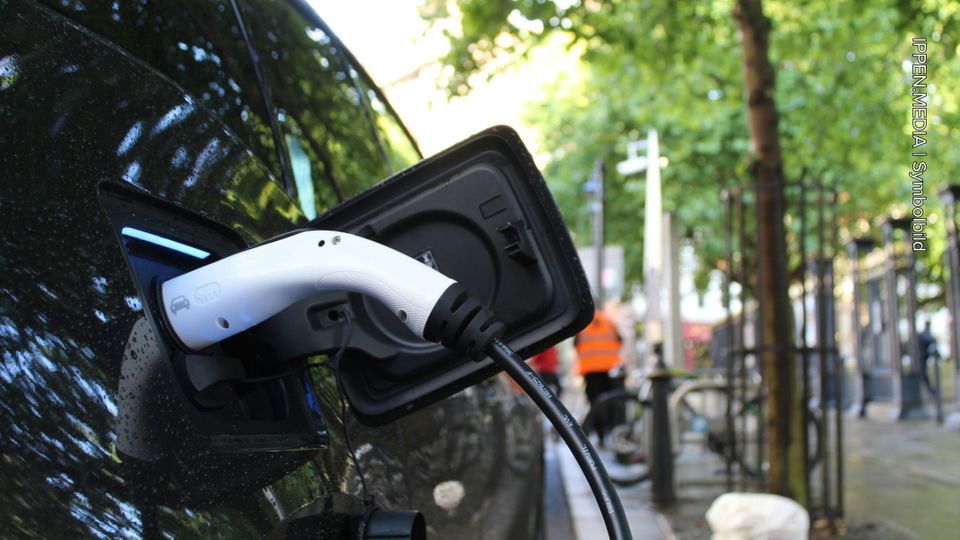 Elektroautos in Deutschland: Habeck lässt in Sachen E-Autos aufhorchen