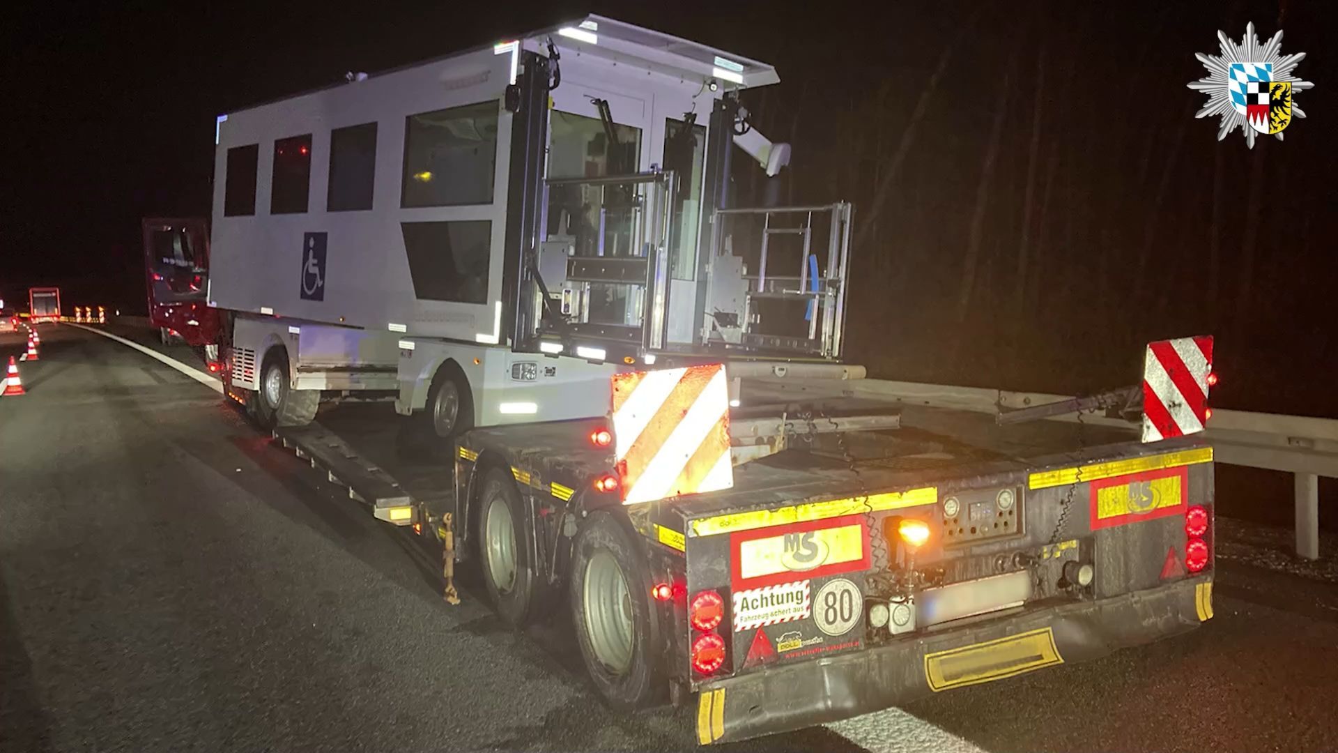 Großtransport von vorne ausgebremst: Dashcam liefert Beweise