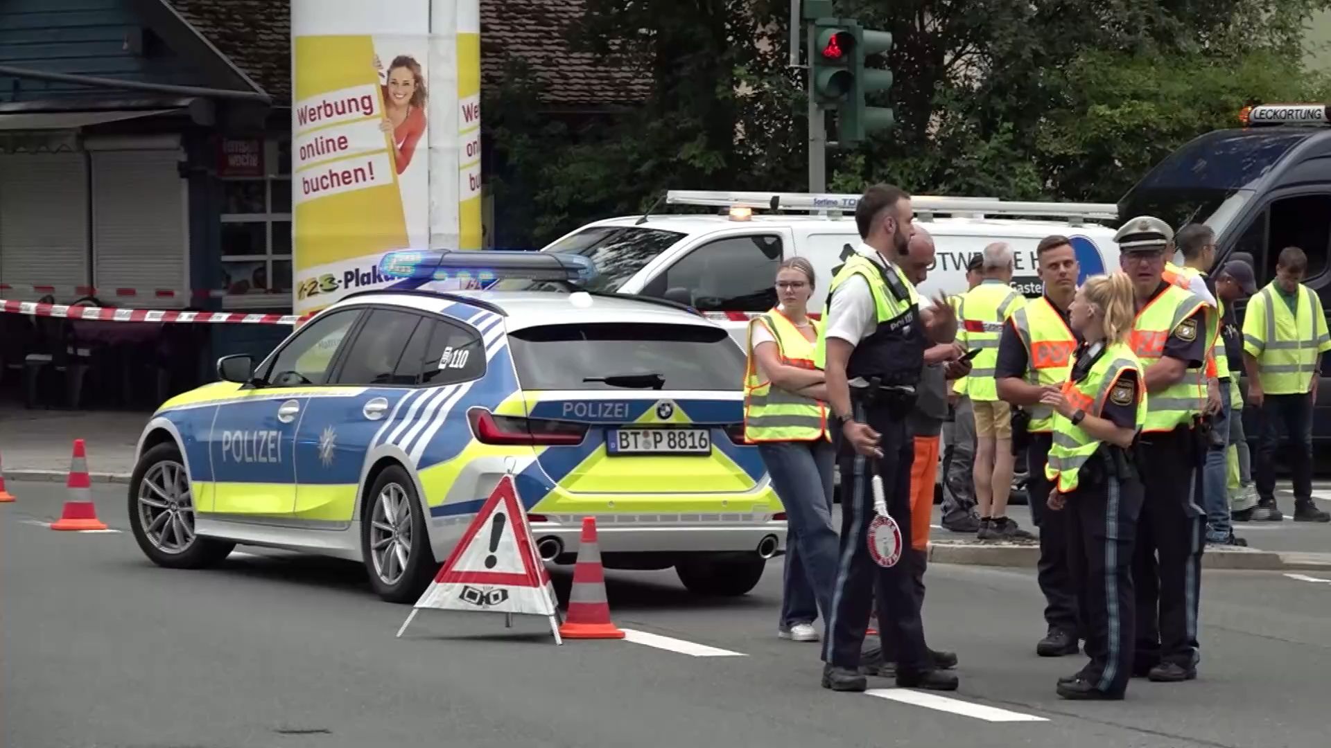 Gasaustritt in Hof: Straße aufgerissen