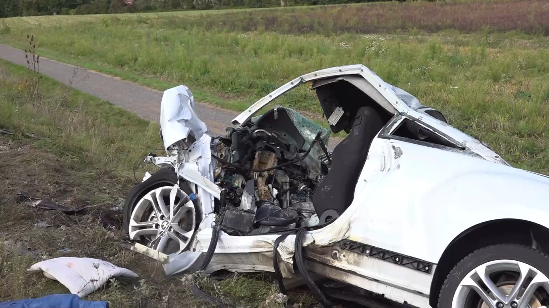 Tödlicher Unfall mit Lkw: Autofahrer gerät in den Gegenverkehr