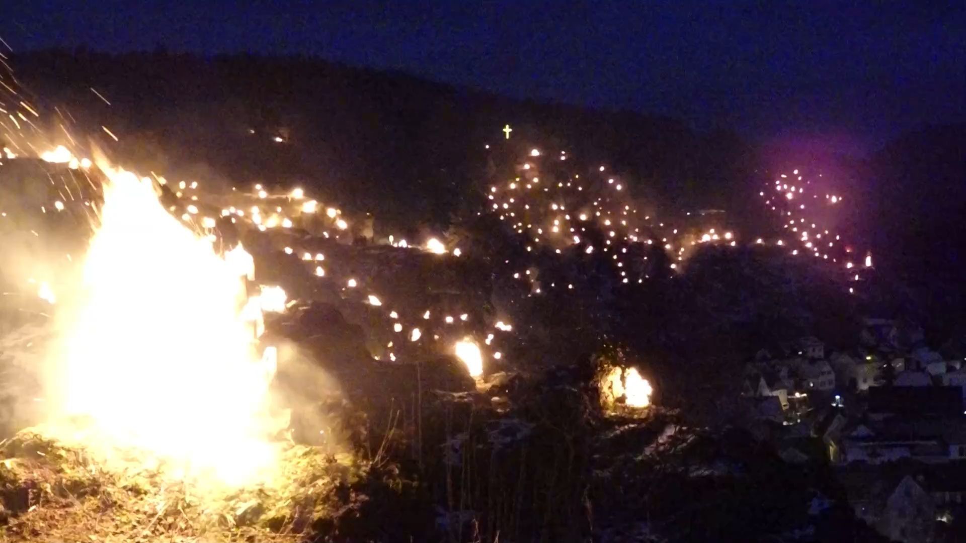 Lichterfest in Pottenstein: Tausend Feuer lassen die Fränkische Schweiz erstrahlen