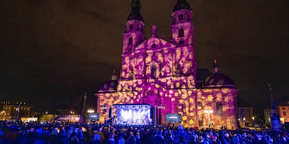 Fulda: 10.000 Menschen beim Weihnachtssingen auf dem Domplatz