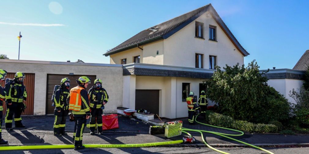 Technischer Defekt in Kellergeschoss - Zwei Personen erleiden Rauchvergiftung bei Wohnungsbrand