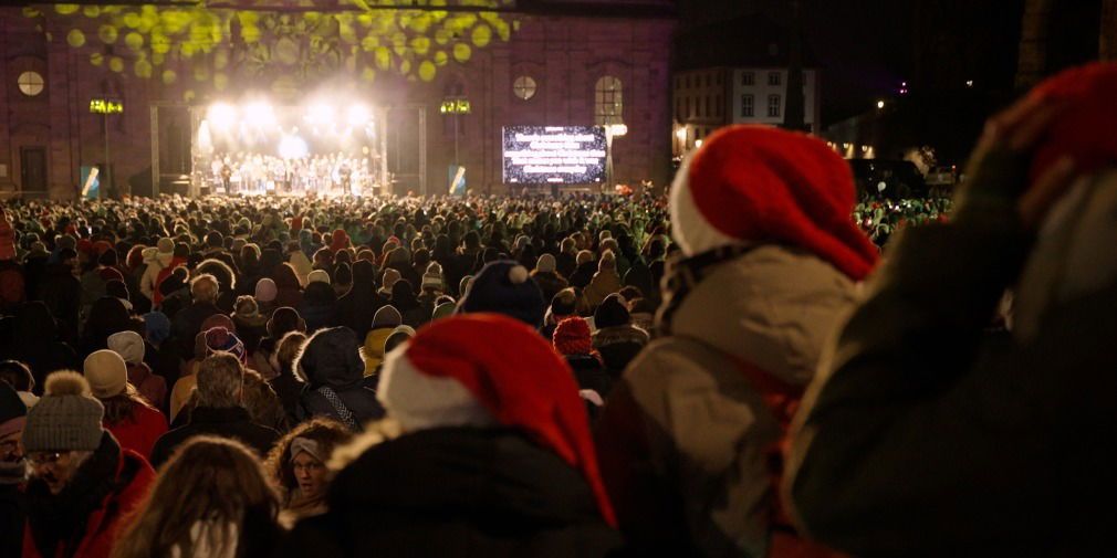 10.000 Menschen auf dem Domplatz: Fuldaer singen Weihnachtslieder