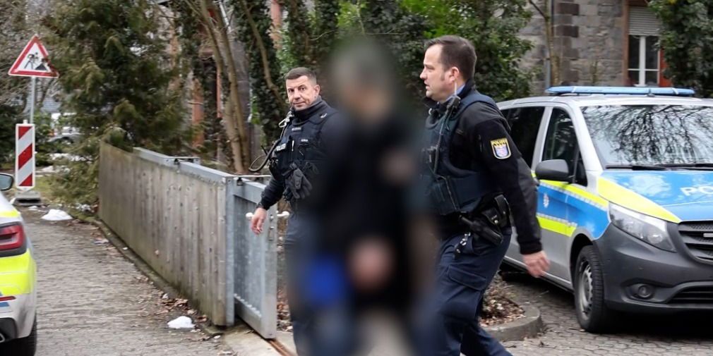 Video: Aktivisten-Gruppe "Krokodil gegen Hessen Mobil" besetzt Büro