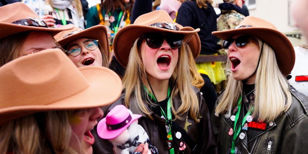 Video: Der "KUR": 4.000 Jecken in Höchstform, ein Umzug der begeistert