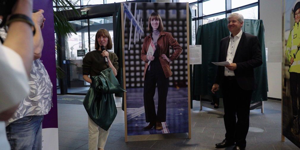 Video: Frauen, die bewegen: Eine Ausstellung über Mut, Leistung, Gleichberechtigung
