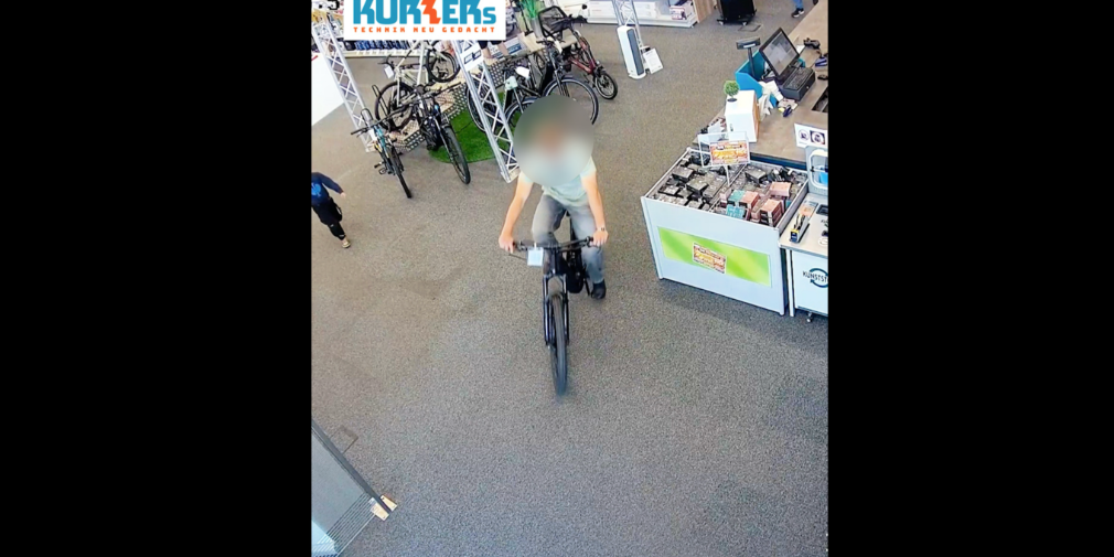 Video: Dieb haut mit 6.000-Euro-Pedelec aus Burghauner Fahrradgeschäft ab
