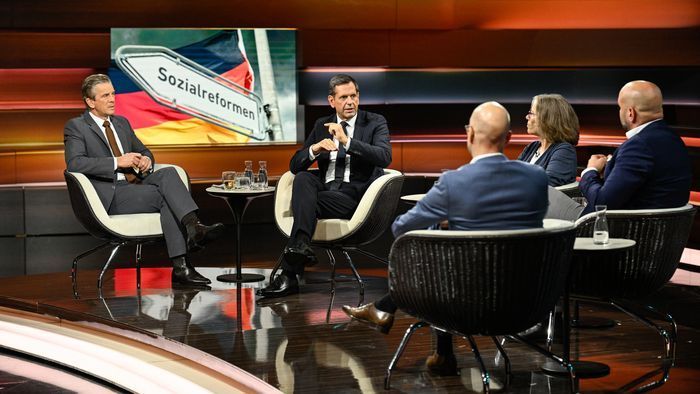 SPD-Politiker Olaf Lies äußert sich bei 