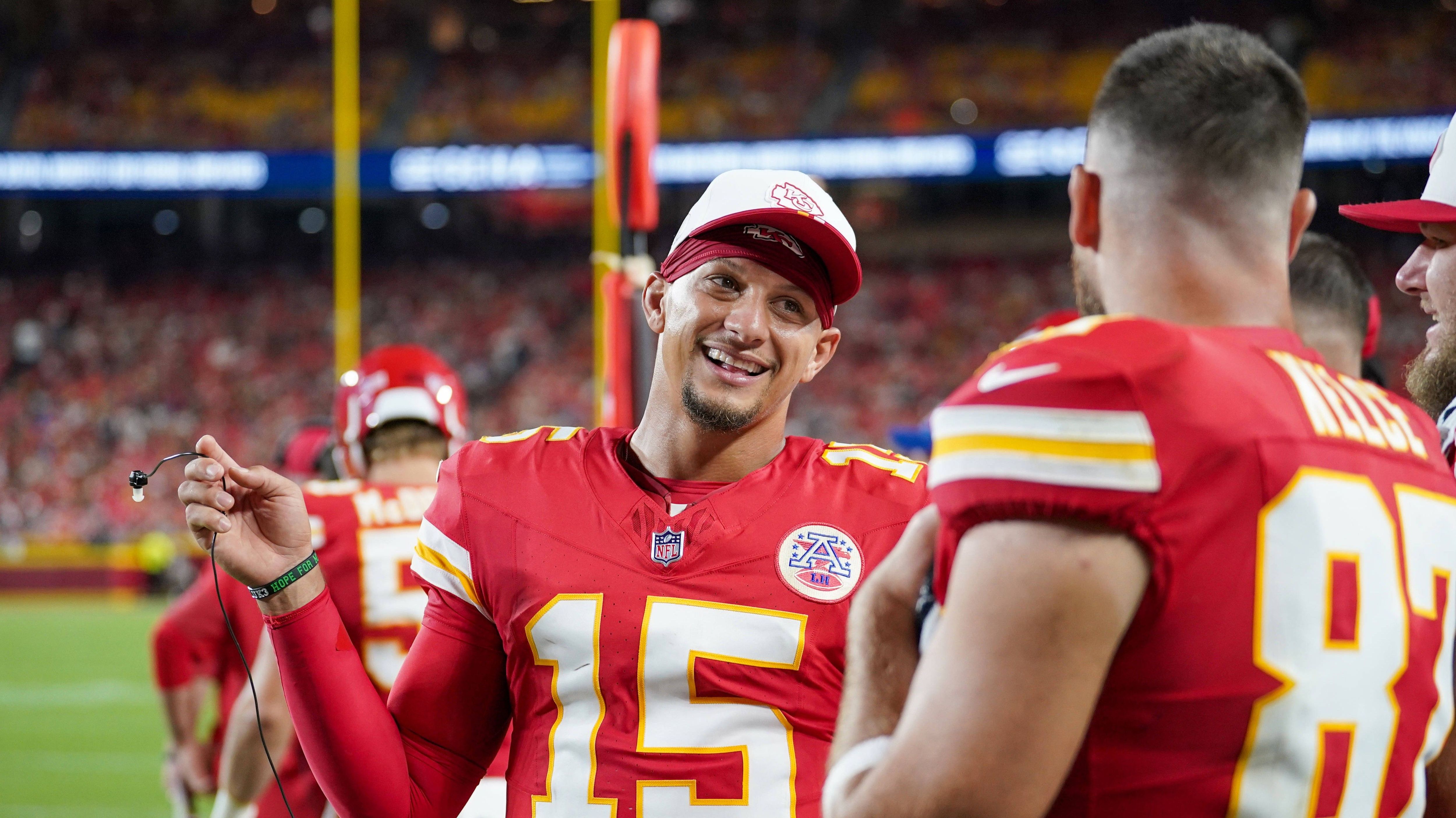 NFL: Kansas City Chiefs – Patrick Mahomes erlaubt sich Scherz mit Travis Kelce