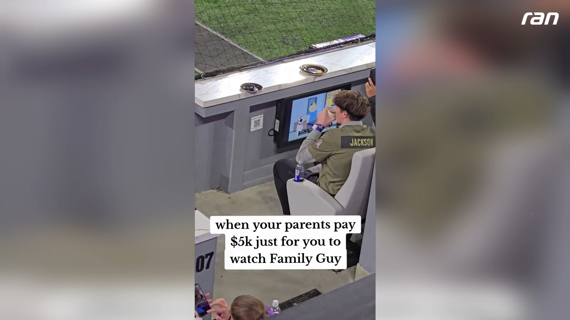 NFL - Baltimore Ravens: 5.000-Dollar-Ticket? Fan schaut lieber Family Guy