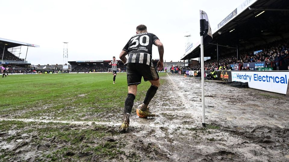 FA Cup: Kreisliga-Vibes! Schlammschlacht im England-Pokal