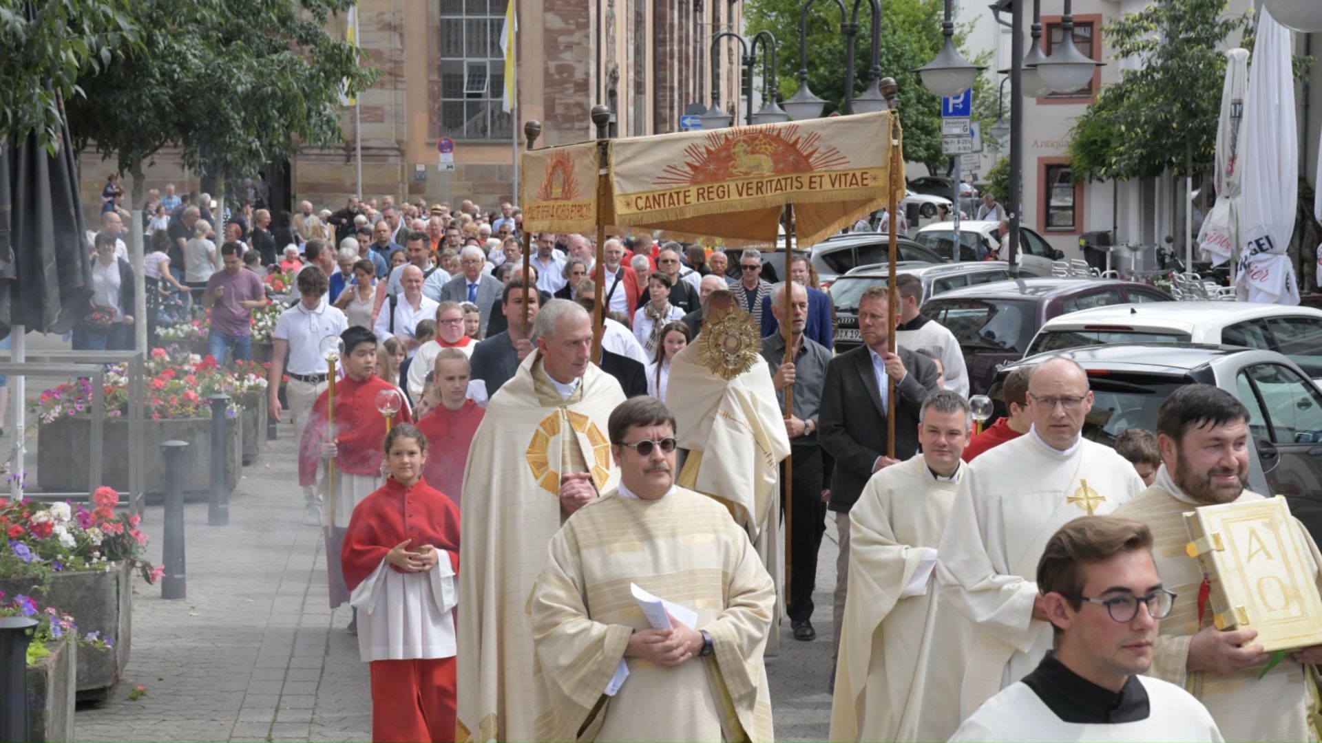 Fronleichnam 2023: Was steckt hinter dem katholischem Fest?
