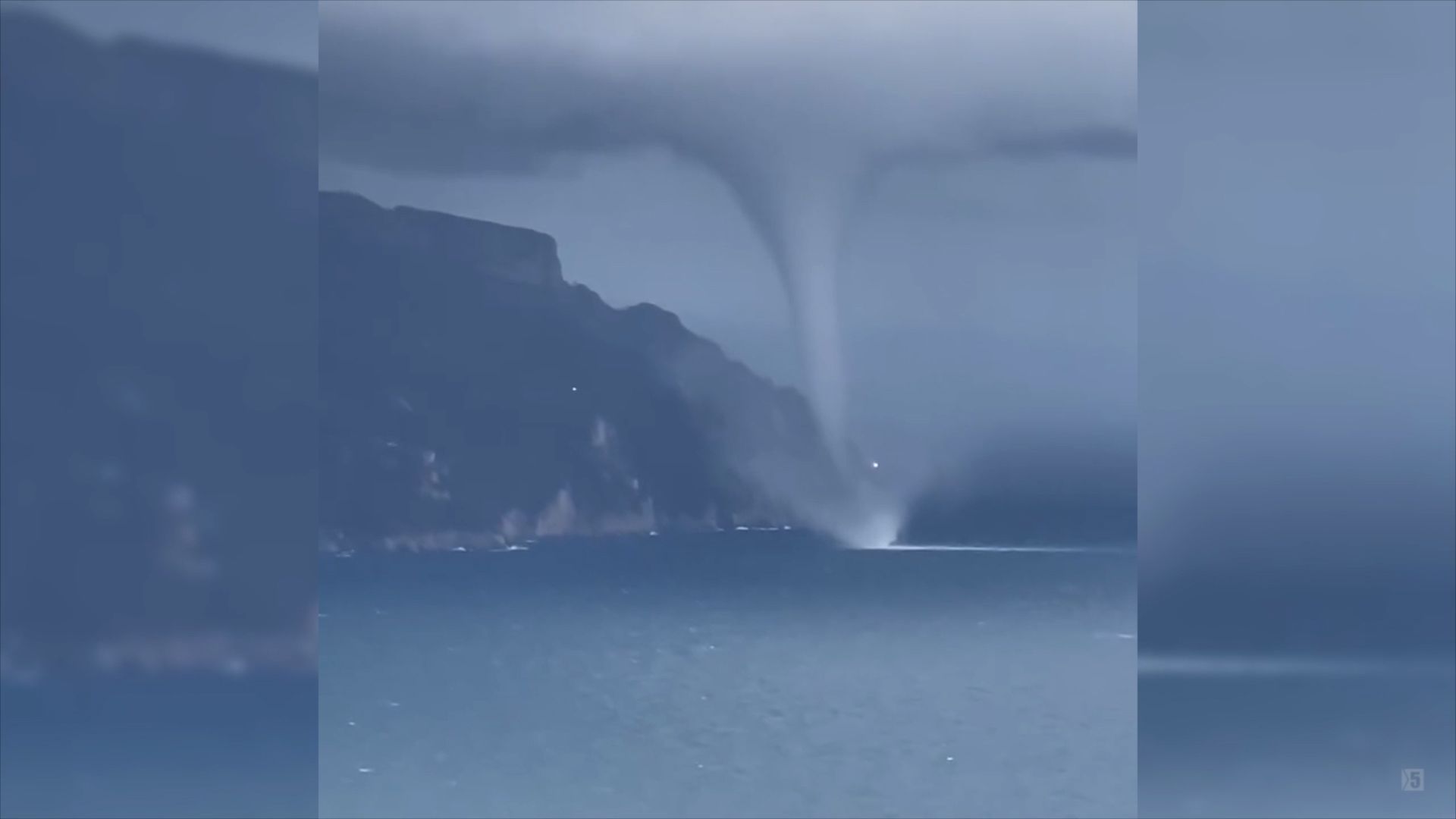 Spektakuläres Naturschauspiel in Italien: Mehrere Wasserhosen an der Amalfiküste