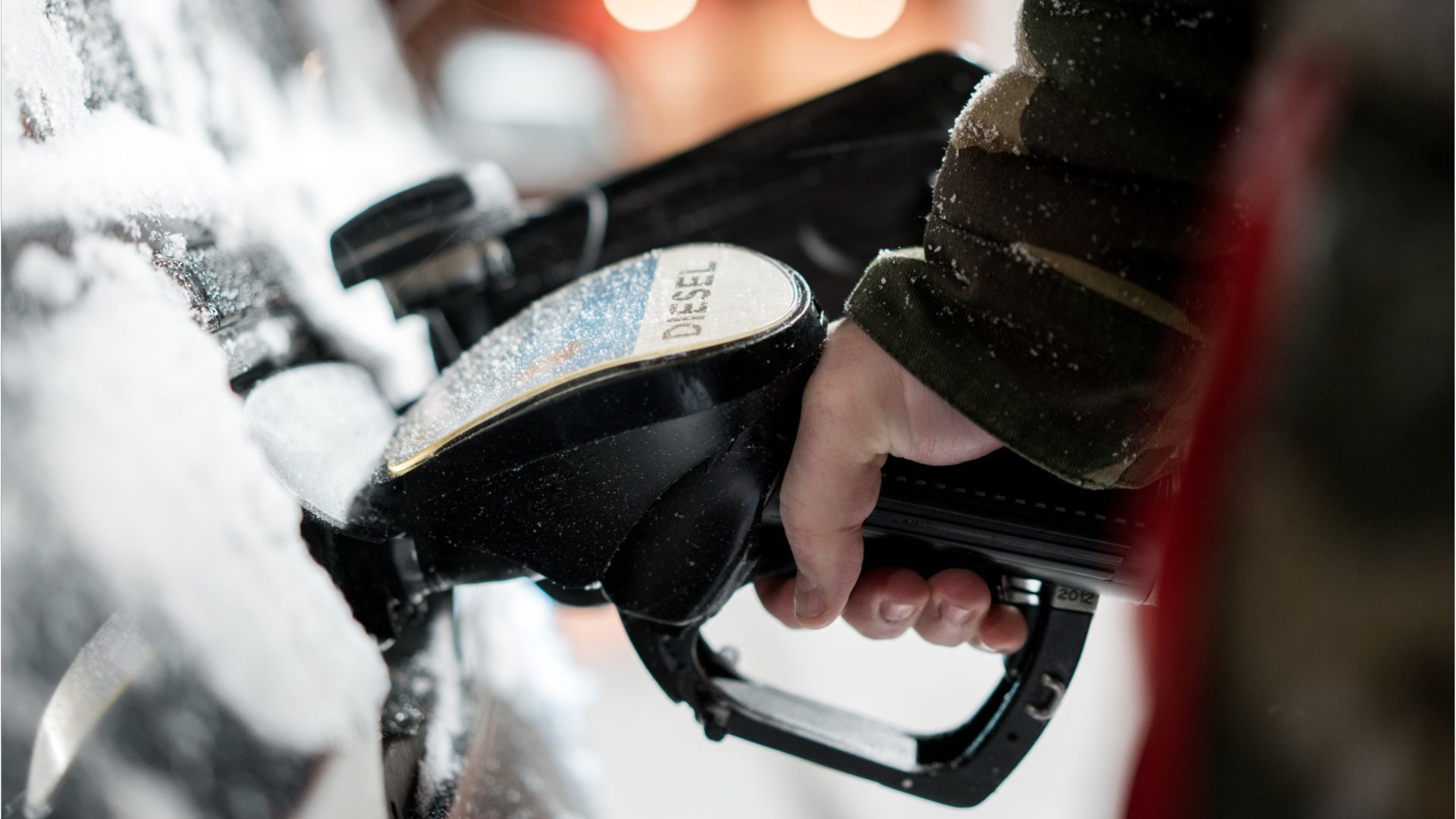 Tankstopps clever planen: So können Sie beim Sprit im Skiurlaub richtig sparen