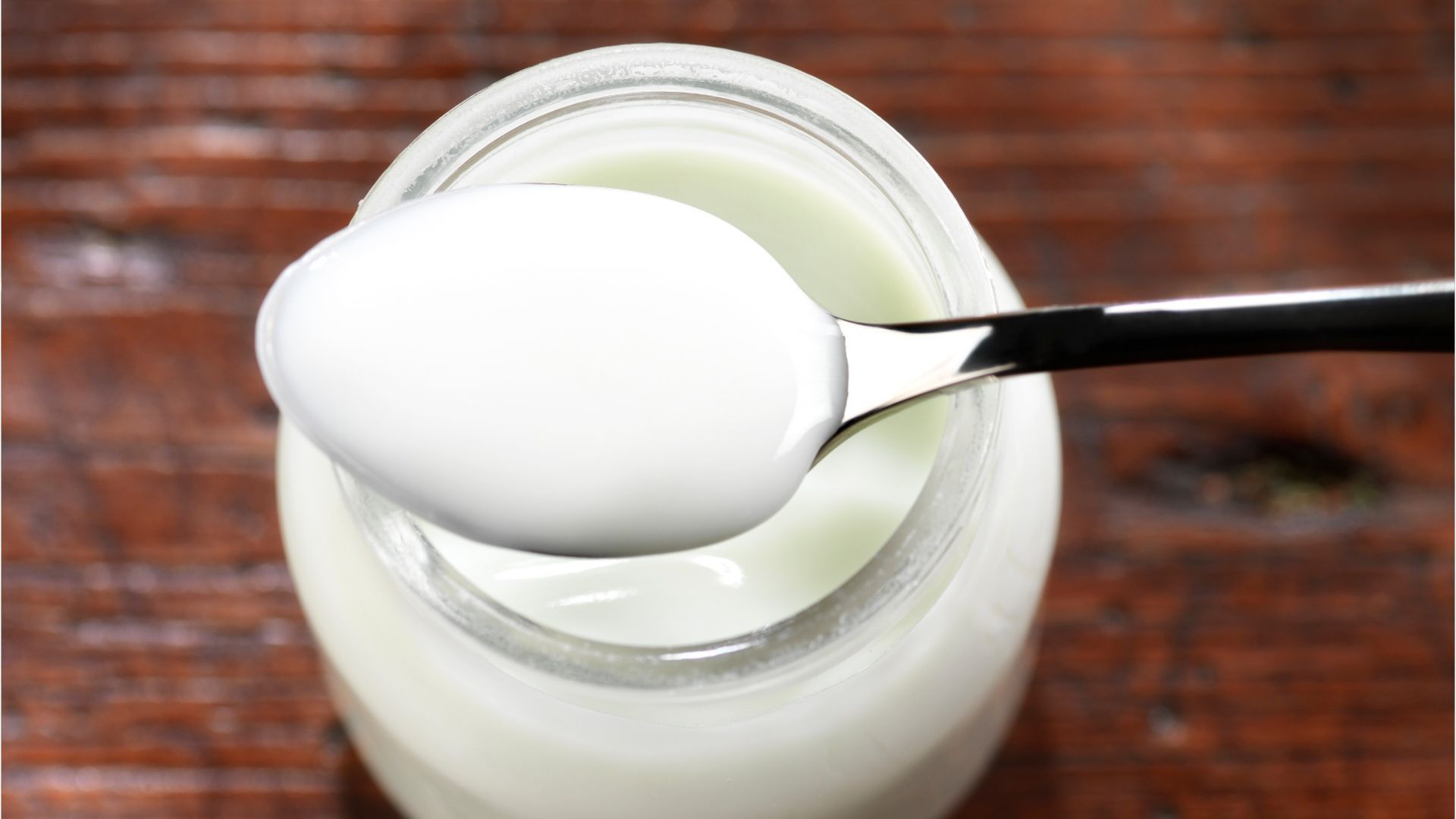 Auch Zucker im Naturjoghurt: Wie kommt der da rein?