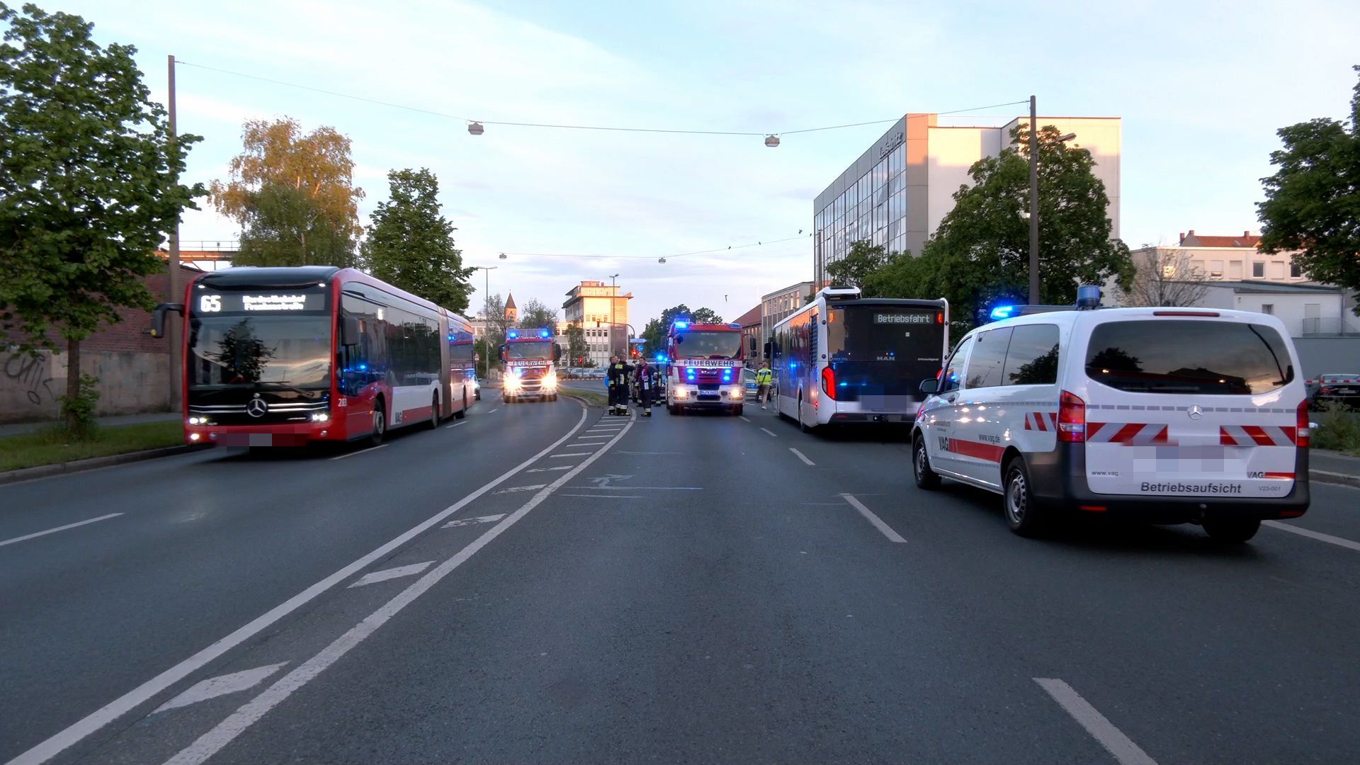 Tödlicher Biker-Unfall im Nürnberger Süden: Motorradfahrer prallt gegen VAG-Bus