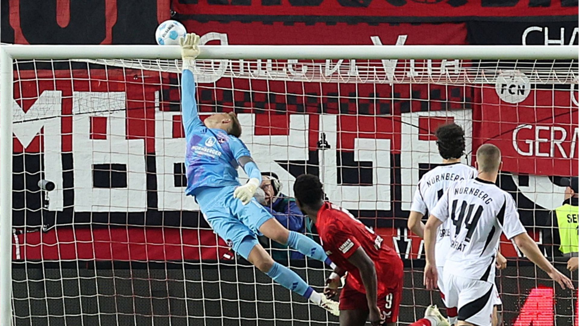 Video: Der Club gewinnt dank seines überragenden Keepers 1:2 in Kaiserslautern