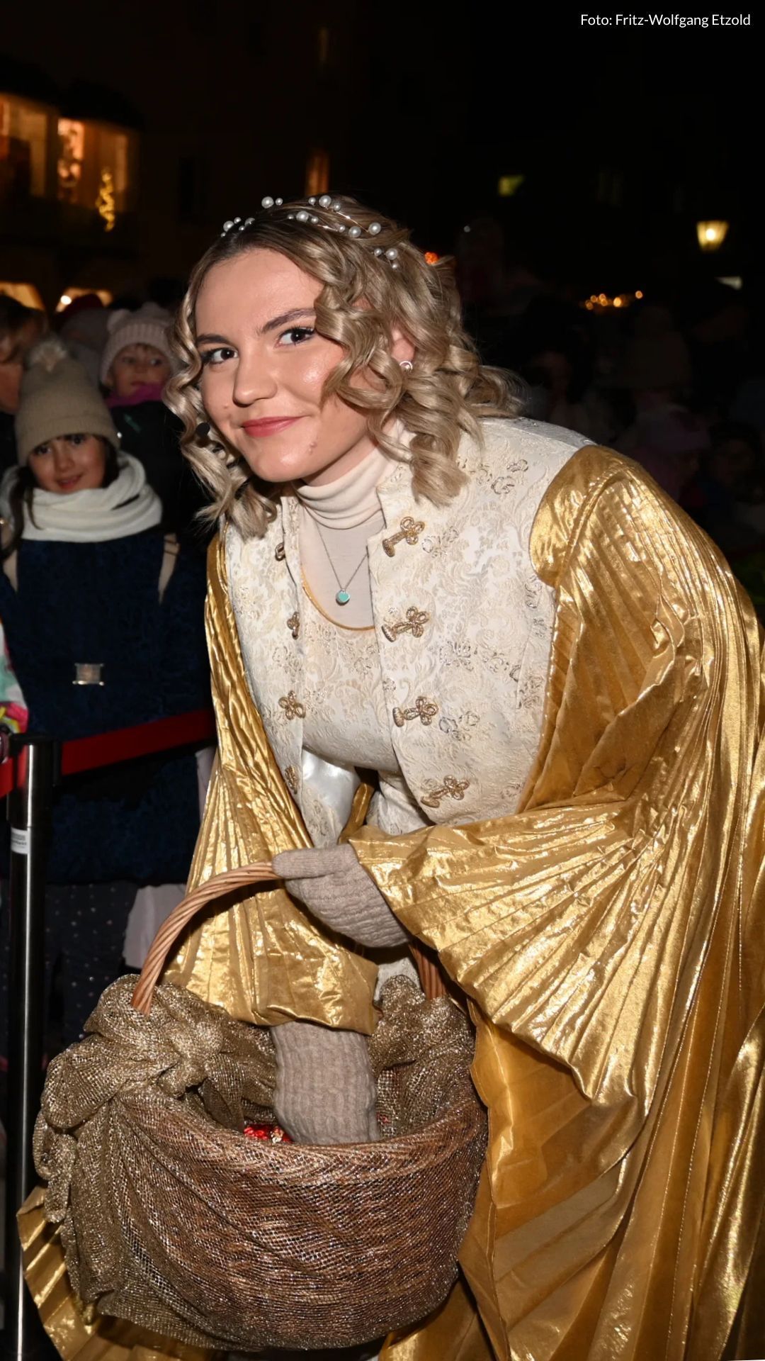 Video: Prolog des Neumarkter Christkinds auf dem Weihnachtsmarkt 2025