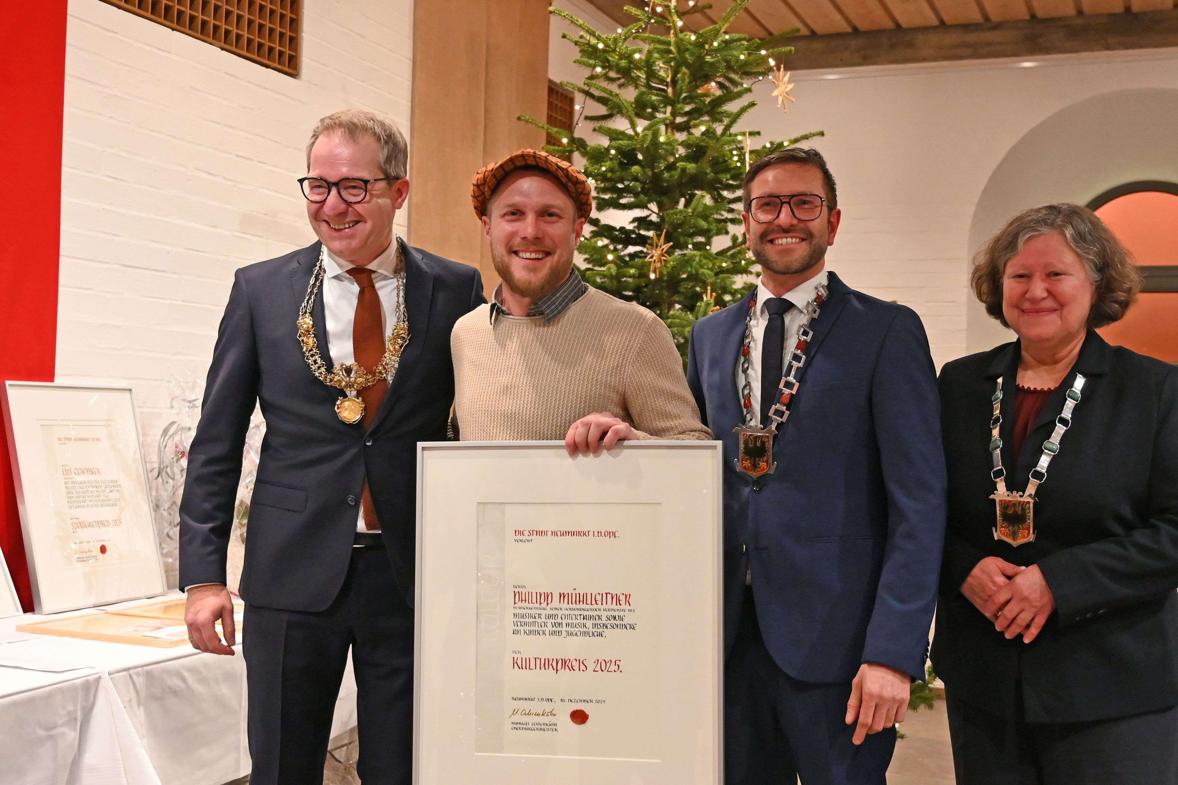 Die-Stadt-Neumarkt-zeichnet-herausragende-Ehrenamtliche-aus