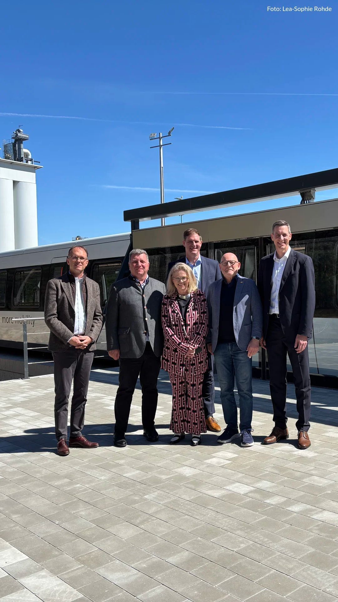 Video: Verkehrsminister testen die Magnetschwebebahn in Sengenthal