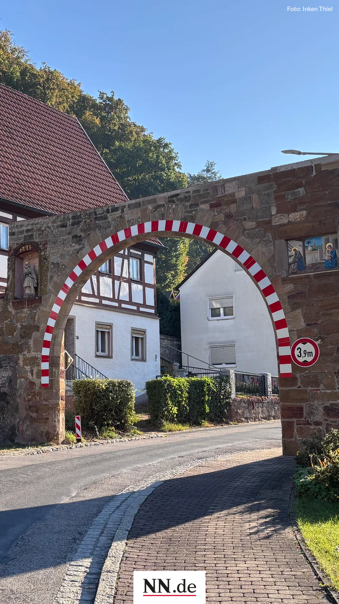 Video: Warnfolie an den Toren in Gnadenberg angebracht