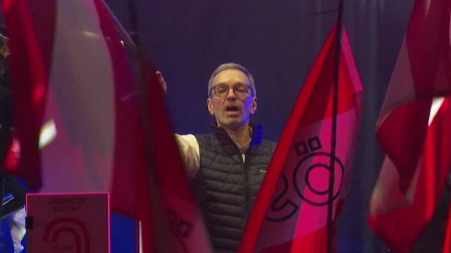 Rechte FPÖ liegt in erster Hochrechnung klar vorn