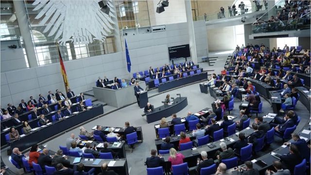 Bundestag will heute satte Diäten-Erhöhung für sich selbst beschließen