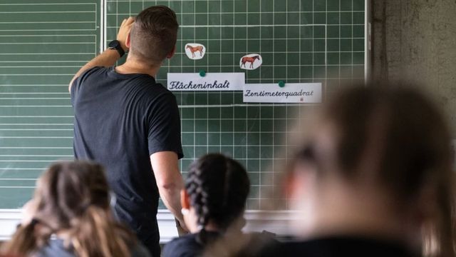 Video: Irre IT-Panne! Baden-Württemberg entdeckt nach 20 Jahren 1440 unbesetzte Lehrerstellen