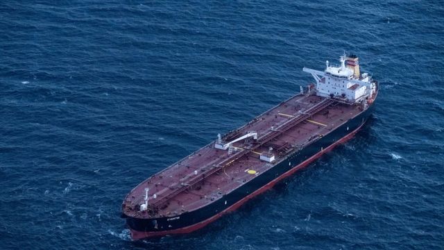 Russischer Schrott-Tanker liegt seit Monaten vor Rügen – jetzt droht Umweltkatastrophe