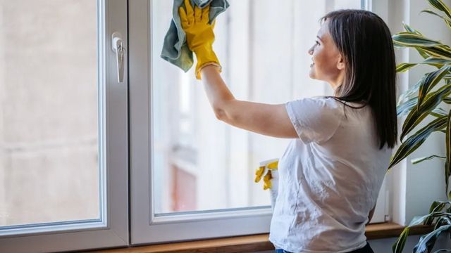 Multimillionär (81) vererbt Ex-Putzfrau 48-Millionen-Vermögen – Sohn tobt und klagt