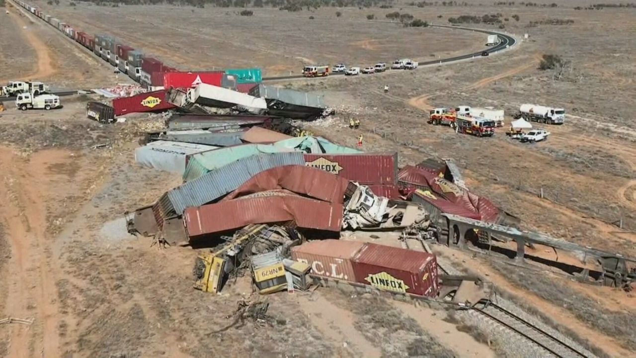 Kollision von Lastwagen und Güterzug in Australien: Mindestens zwei Tote