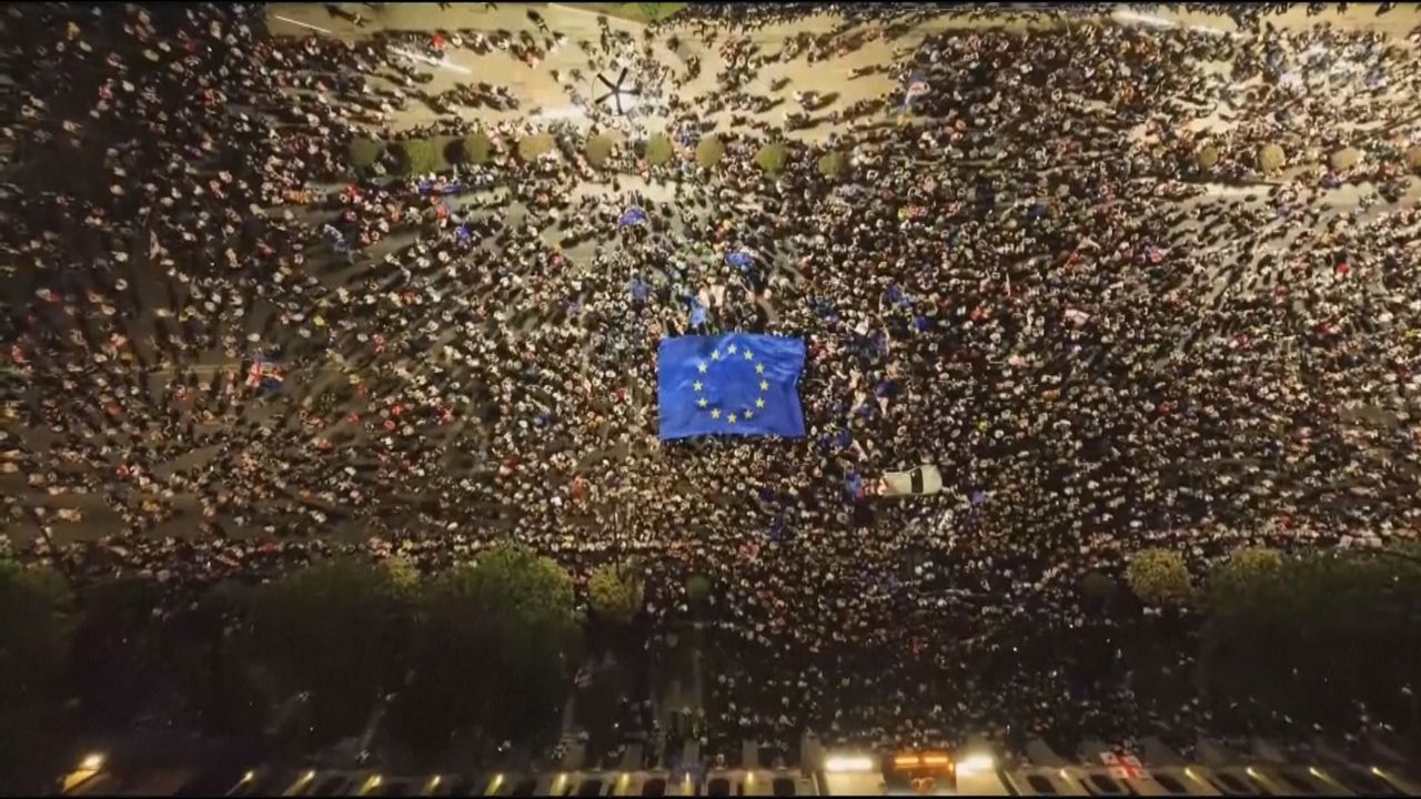 Gesetzentwurf zu „ausländischen Medien“: Tausende protestieren in Georgien