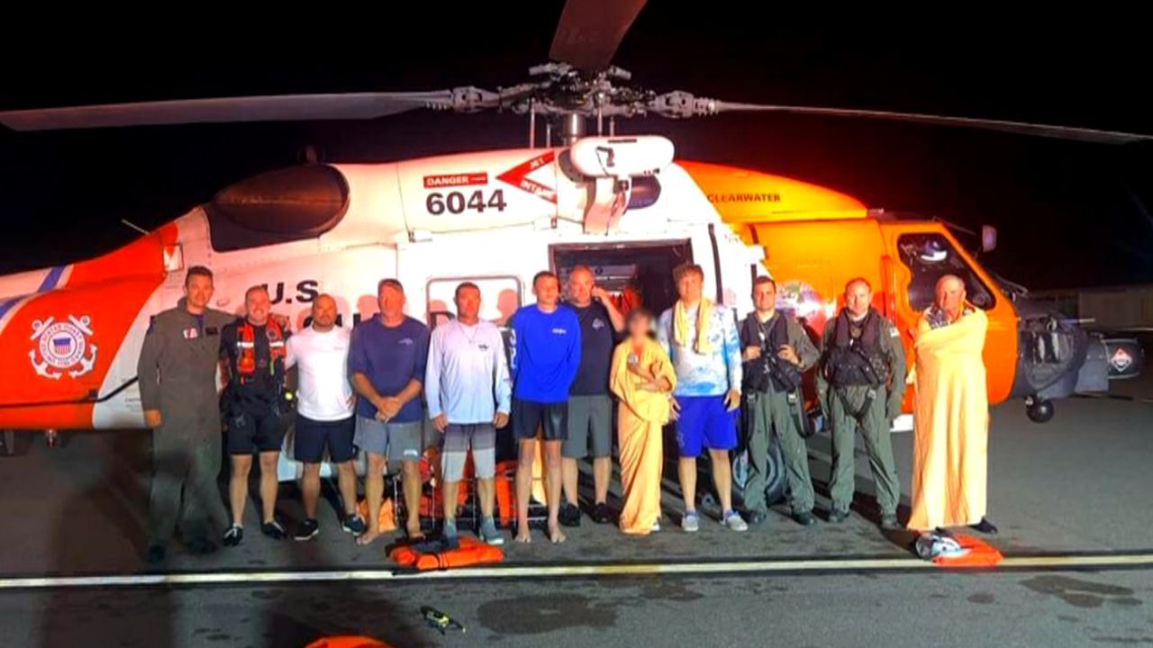 Boot sank mitten in der Nacht: US-Küstenwache rettet acht Menschen vor Florida
