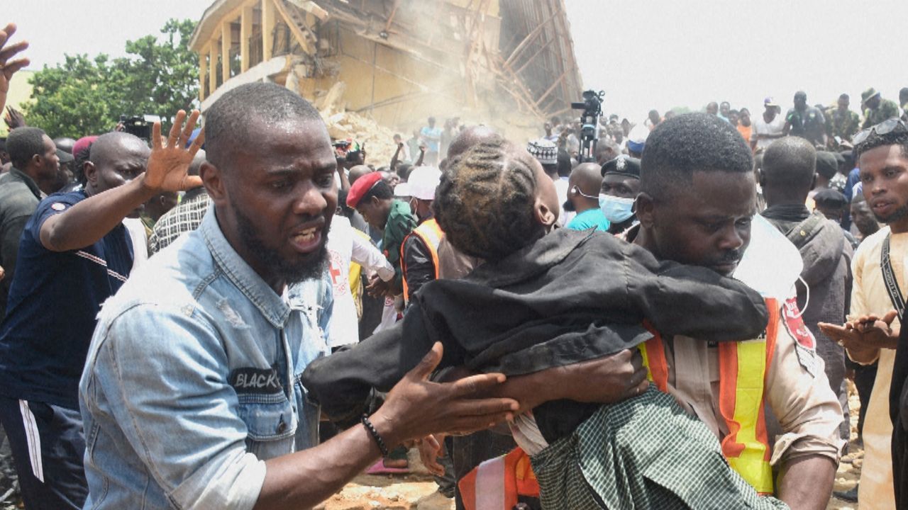 Schule in Nigeria eingestürzt: Mindestens 22 Tote, mehrere Menschen aus Trümmern gerettet